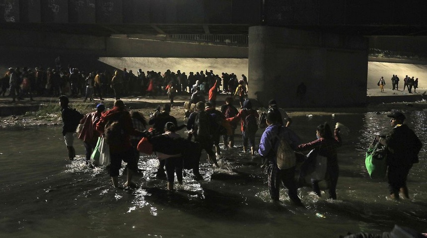 cruce migrantes rio bravo