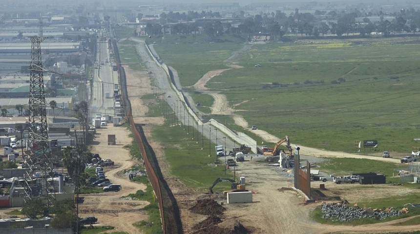 migrantes caidos muro fronterizo san diego california