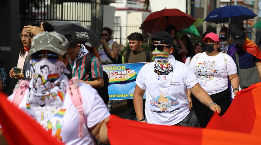 comunidad lgtbi marchan el salvador