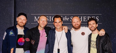 extenista federer junto grupo coldplay