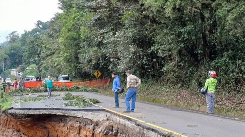 cierran carretera vieja de Matagalpa haciajinotega tras derrumbe