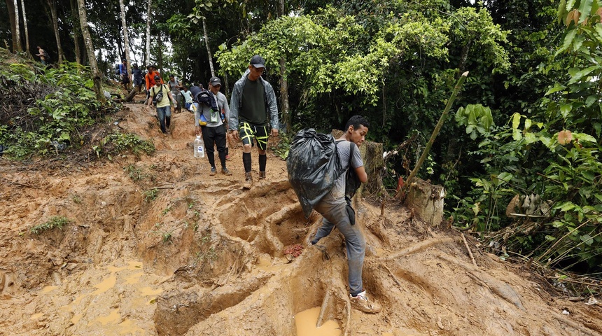 migrantes cruzan selva darien rumbo eeuu