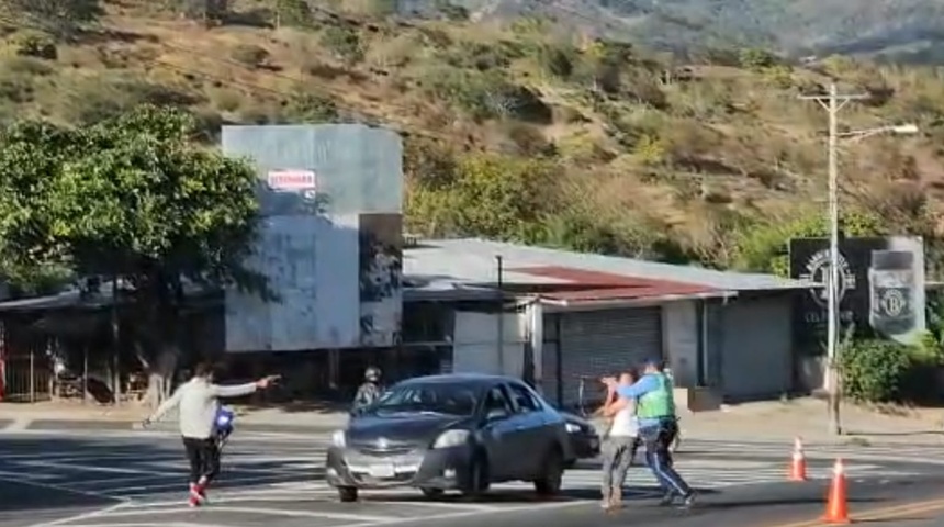 enfrentamiento a balazos policia y delincuente