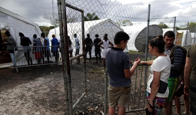 migrantes fila albergue panama