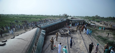 pakistanies sufre accidente de tren