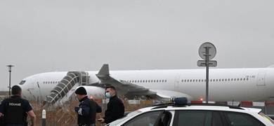 agentes de aduanas en el aeropuerto de vatry francia