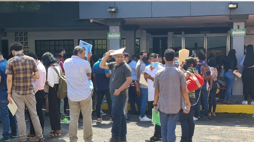 poblacion de nicaragua hace fila para empleo