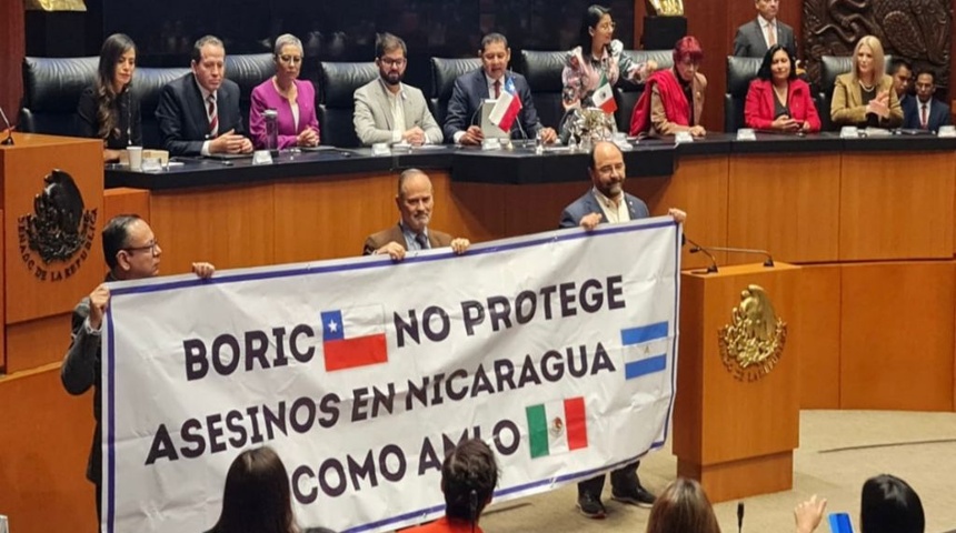 grupo plural protesta senado mexico