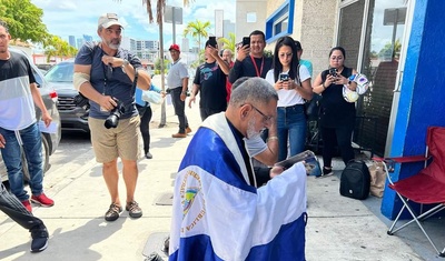 planton consulado nicaragüense en miami