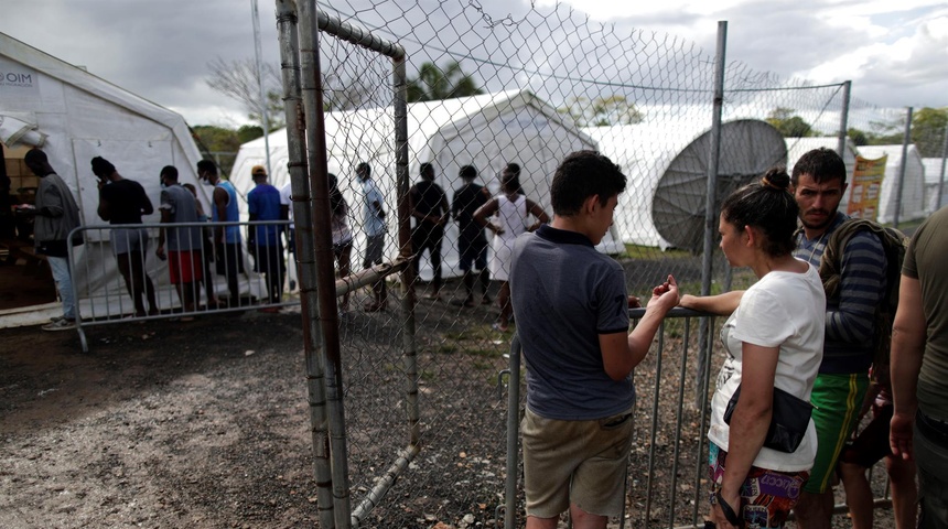 migrantes fila albergue panama