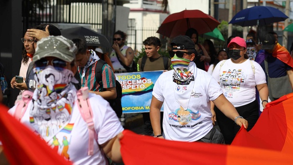 comunidad lgtbi marchan el salvador