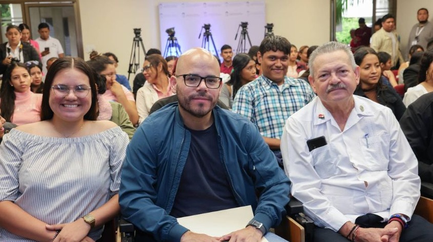 rosario murillo celebra adoctrinamiento estudiantes confiscada uca nicaragua