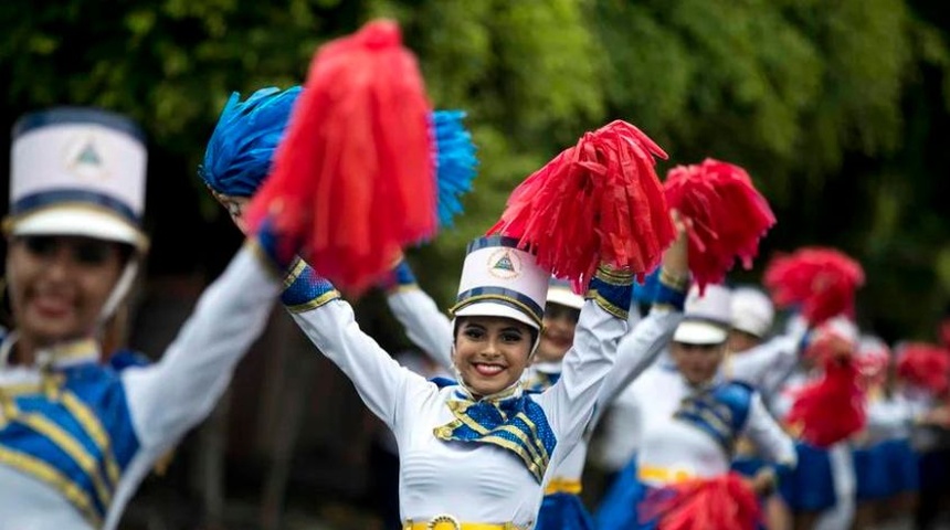 estudiantes desfile patria en managua