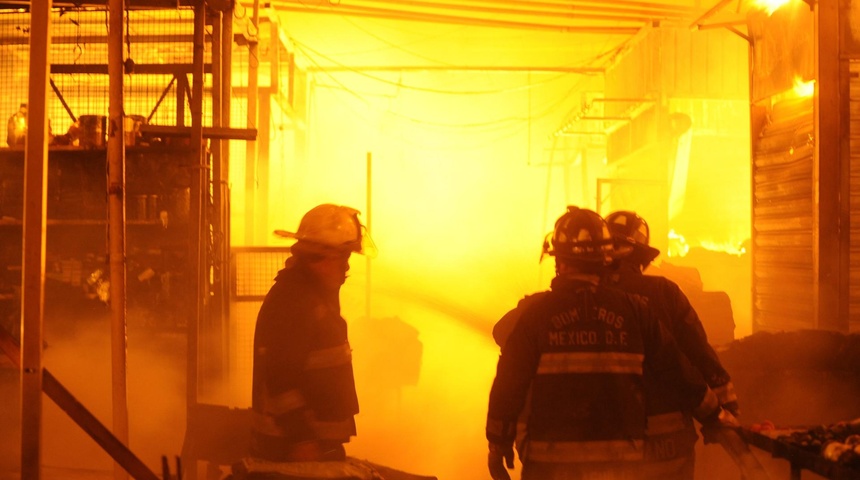 bomberos extinguen incendio mexico