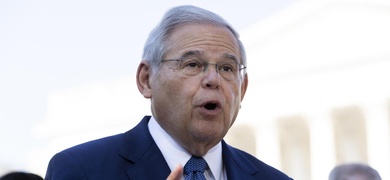 senador bob menendez recibe premio exilio