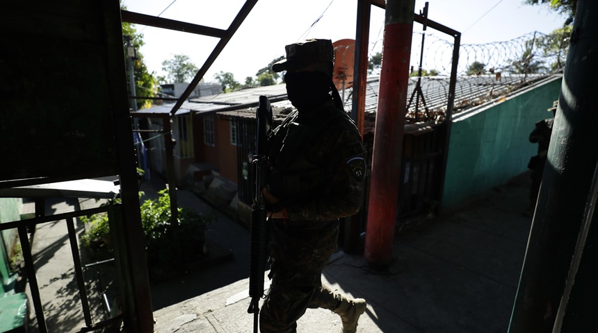 el salvador cercada por militares