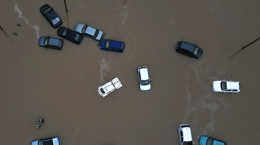 vehiculos afectados inundaciones brasil