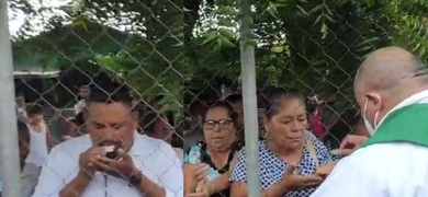 asedio policial parroquia santa lucia