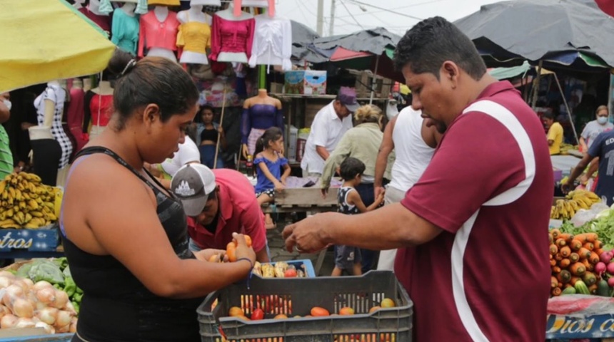 compradores en mercado de managua