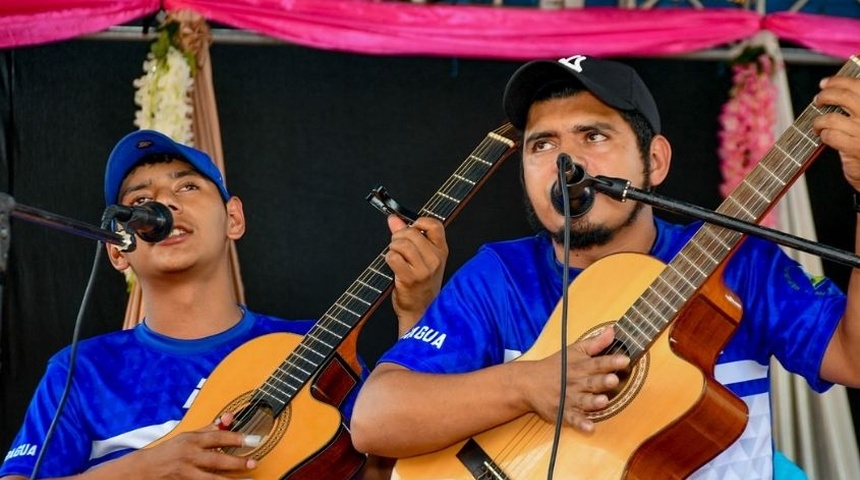 jovenes cantantes nicaraguenses emigran guatemala