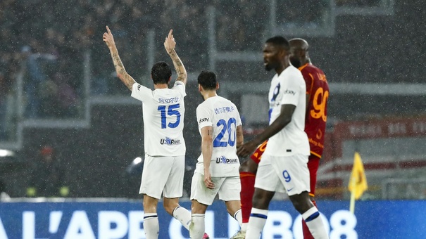 inter celebra victoria al de rossi