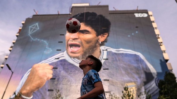 mural diego armando maradona efe