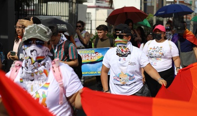 comunidad lgtbi marchan el salvador