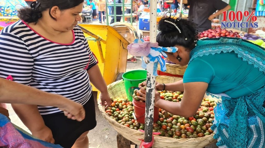 comerciantes frutas almibar mercado oriental