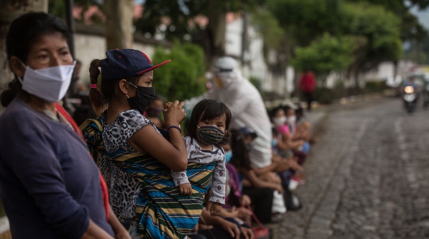 población de guatemala con mascarillas