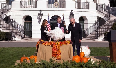 biden indultando pavos