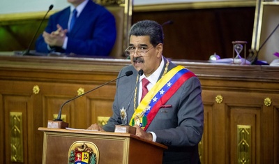 presidenta honduras condecora nicolas maduro