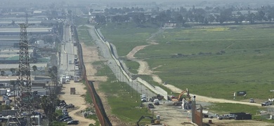 migrantes caidos muro fronterizo san diego california