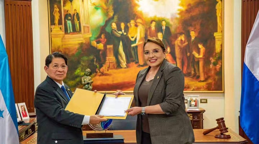 presidente honduras junto denis moncada