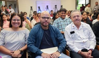 rosario murillo celebra adoctrinamiento estudiantes confiscada uca nicaragua