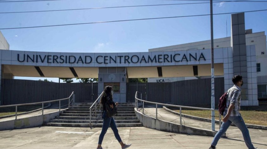 entrada principal de la uca