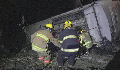 rescate accidente autobus cae barranco mexico