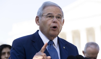 senador bob menendez recibe premio exilio