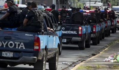 policías en las calles de Managua