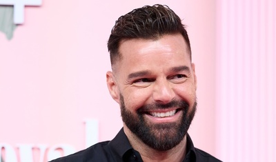 padre ricky martin ayuda salir closet