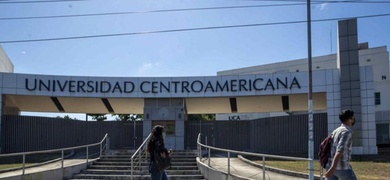 entrada principal de la uca