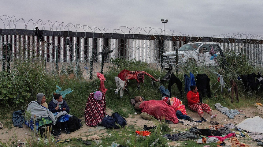 migrantes abrigados ante bajas temperatura mexico eeuu