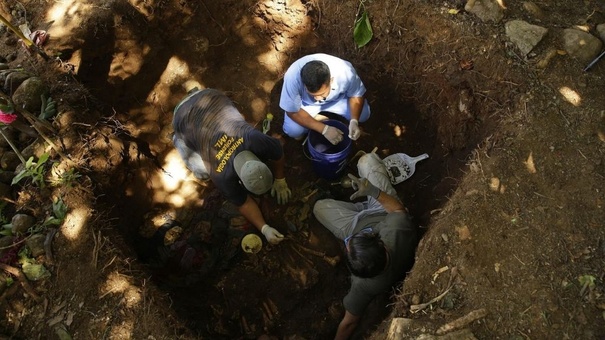 exhumacion cuerpos el salvador