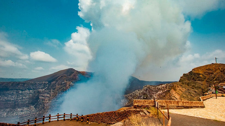 explosiones volcán Masaya nicaragua lago lava