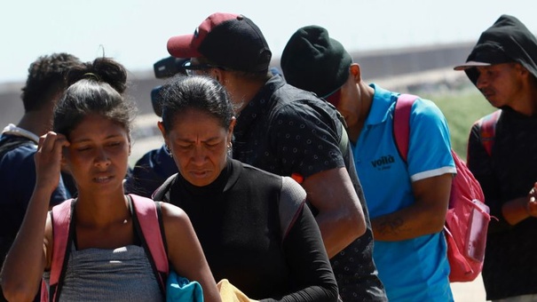 agentes hallan a 415 migrantes de 19 países en mexico