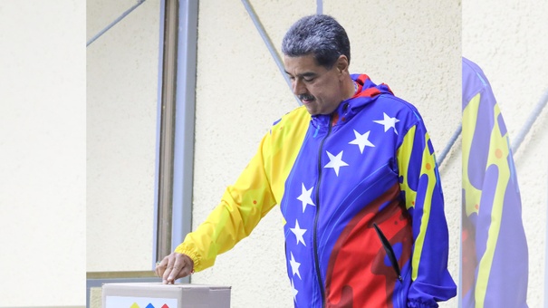 maduro ejerce voto elecciones presidenciales