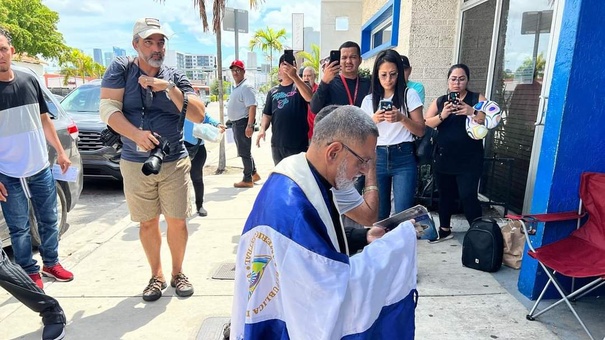 planton consulado nicaragüense en miami