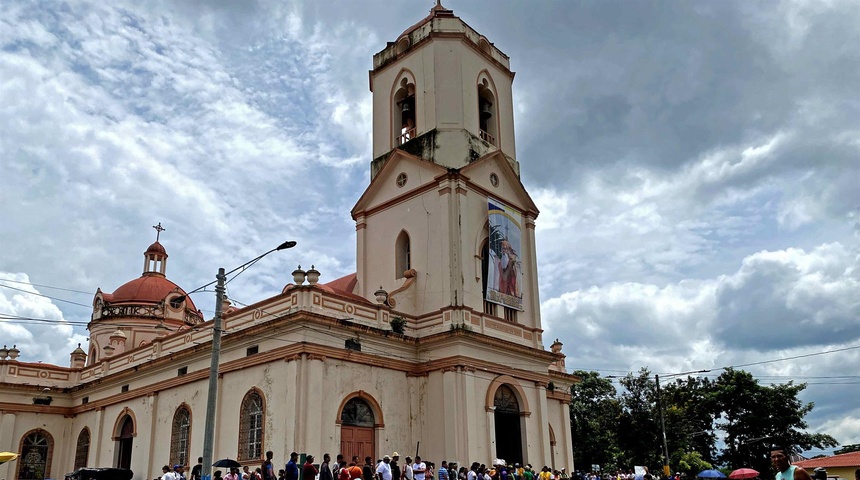 agentes antidisturbios vigilan iglesia masaya