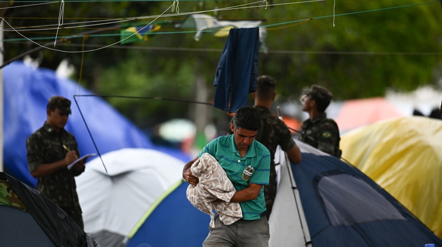 soldados ataque campamentos bolsonaro