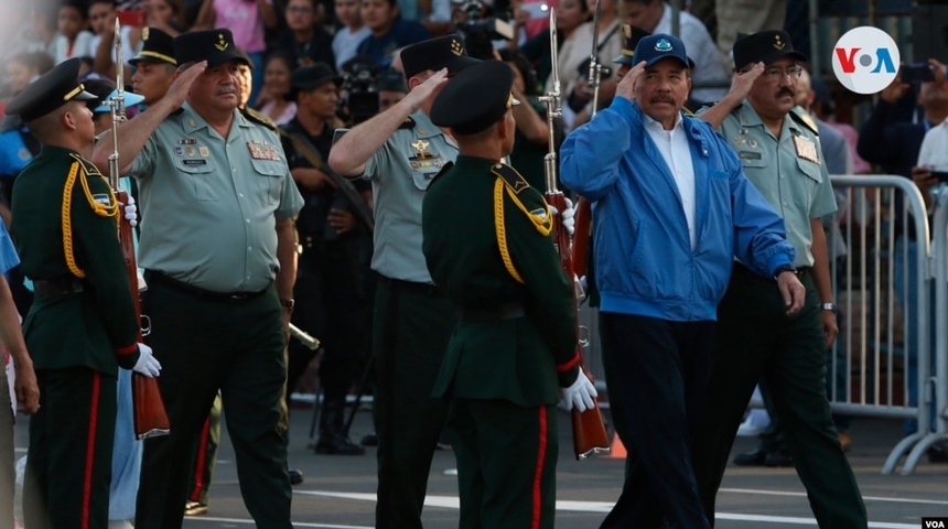 daniel ortega con ejercito nicaragua