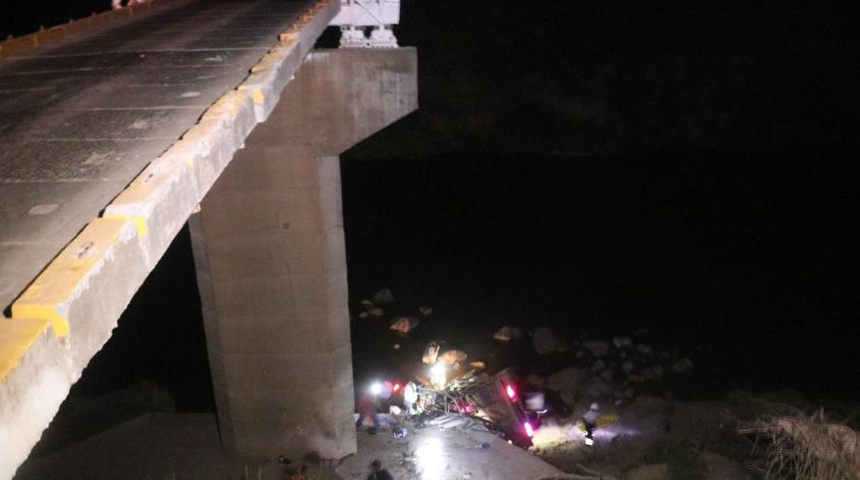 camion cae a un abismo desde puente en siuna